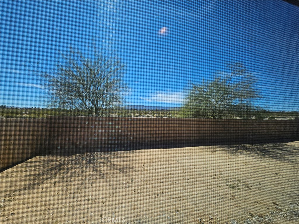 https://media.crmls.org/medias/3ef4ef58-da88-49b4-97e3-49493773a1f3.jpg?preset=X-Large