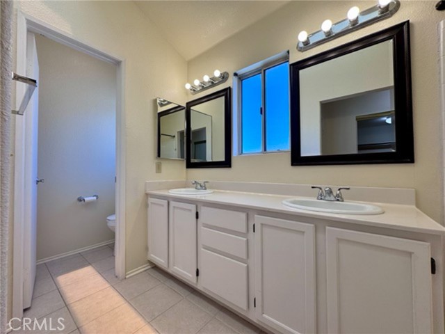 31585 Corte Salinas, Temecula CA: https://media.crmls.org/medias/3ef52fde-7541-4b76-842a-3f46a9656b63.jpg