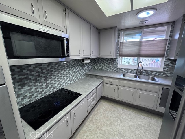 Detail Gallery Image 4 of 15 For 544 via Estrada #D,  Laguna Woods,  CA 92637 - 1 Beds | 1 Baths