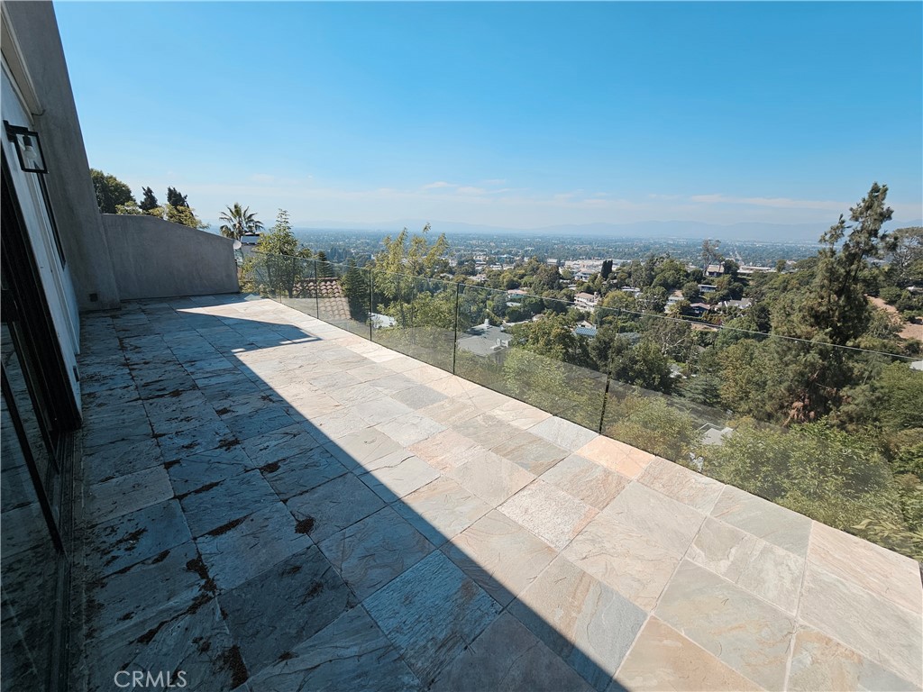 https://media.crmls.org/medias/3ef6b41b-ddc8-4eff-8f25-baff6f729b2a.jpg?preset=X-Large