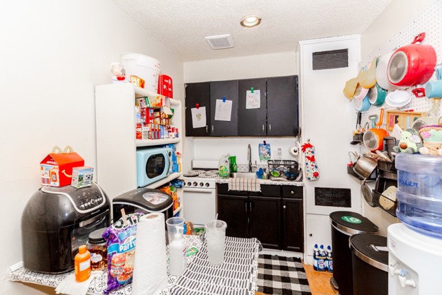 518 W Fredricks Street, Barstow CA: https://media.crmls.org/medias/3ef6e8aa-c760-45b5-8cb9-5521fad9ba83.jpg