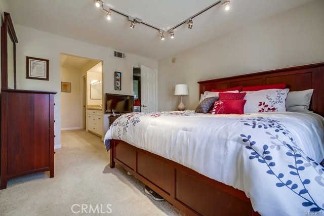 Detail Gallery Image 8 of 22 For 21550 Burbank Bld #205,  Woodland Hills,  CA 91367 - 2 Beds | 2 Baths