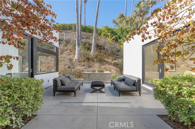 Detail Gallery Image 12 of 27 For 1436 Summitridge Dr, Beverly Hills,  CA 90210 - 4 Beds | 5/1 Baths
