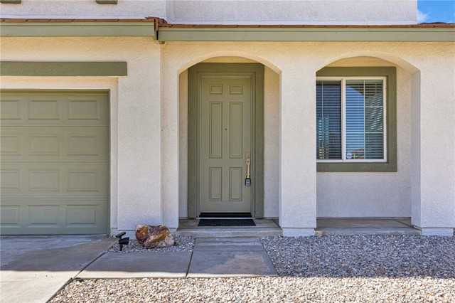 Detail Gallery Image 4 of 47 For 10186 Susan, Hesperia,  CA 92345 - 5 Beds | 3 Baths