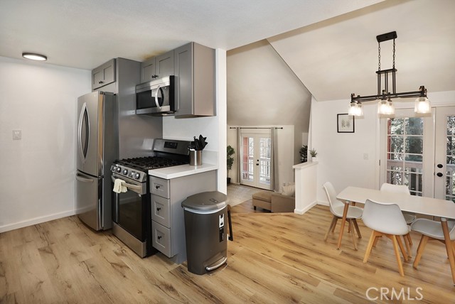 531 W Victoria Court, Lake Arrowhead CA: https://media.crmls.org/medias/3ef8dda7-c36e-4cc4-b519-23e560daad1e.jpg