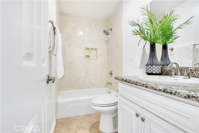 Detail Gallery Image 17 of 24 For 300 Cagney Ln #201,  Newport Beach,  CA 92663 - 2 Beds | 2 Baths