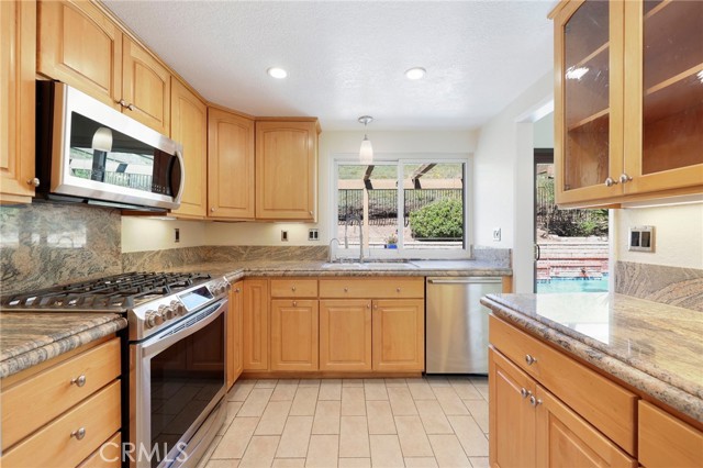 Detail Gallery Image 8 of 18 For 25377 Fortuna, Valencia,  CA 91355 - 3 Beds | 2 Baths