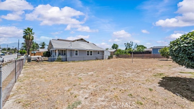1099 W Congress Street, San Bernardino CA: https://media.crmls.org/medias/3efa6cd7-2095-47ef-a8fe-530db76cd6e3.jpg