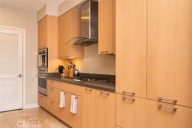 Detail Gallery Image 13 of 41 For 305 Caruso, Glendale,  CA 91210 - 2 Beds | 3 Baths