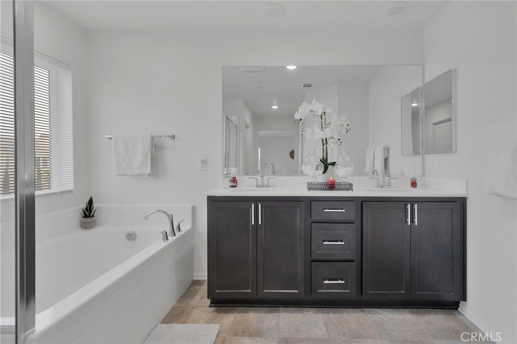 MLS #DW25261421 image #35