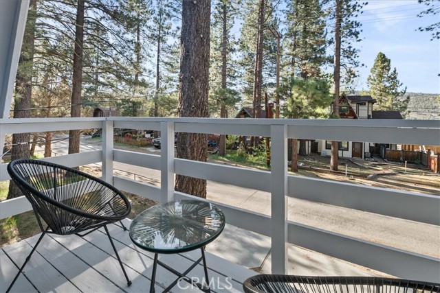 836 E Mountain View Boulevard, Big Bear City CA: https://media.crmls.org/medias/3efcf8da-0d8f-4d93-adef-7874c474988e.jpg
