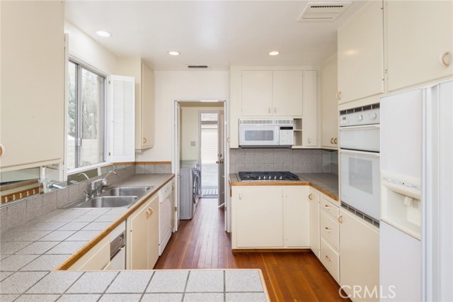 Detail Gallery Image 16 of 33 For 1717 Riverside Dr, Glendale,  CA 91201 - 2 Beds | 1 Baths