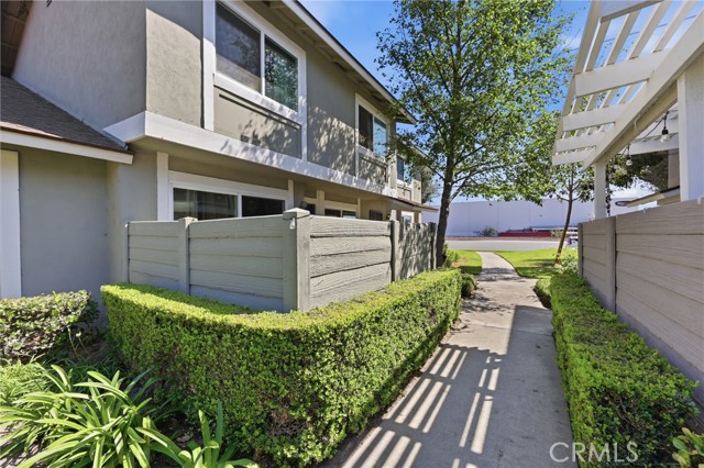 Detail Gallery Image 3 of 57 For 5428 E Snow Wood Cir #82,  Anaheim,  CA 92807 - 3 Beds | 1/1 Baths