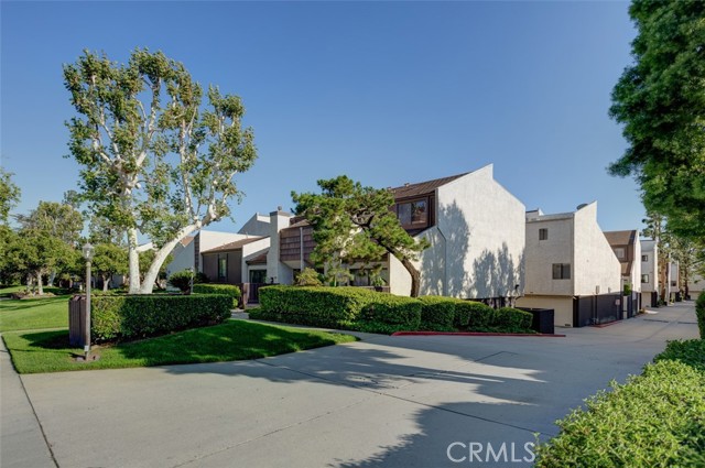 582 W Huntington Drive, Arcadia CA: https://media.crmls.org/medias/3efe523b-c0ad-42b4-b05a-e0505589db63.jpg