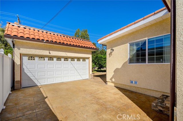 2225 East Glenoaks Boulevard photo 39