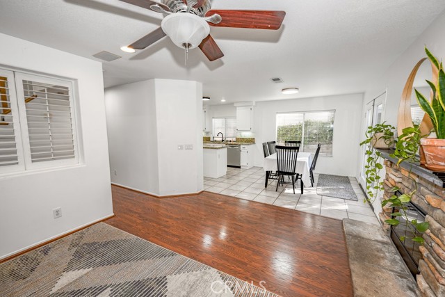 Detail Gallery Image 9 of 36 For 27931 Balsam Ct, Valencia,  CA 91354 - 3 Beds | 2/1 Baths