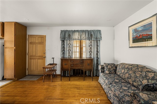 273 N Cleveland Street, Orange CA: https://media.crmls.org/medias/3effb9e0-3310-48ad-9c9b-4d34169ad011.jpg