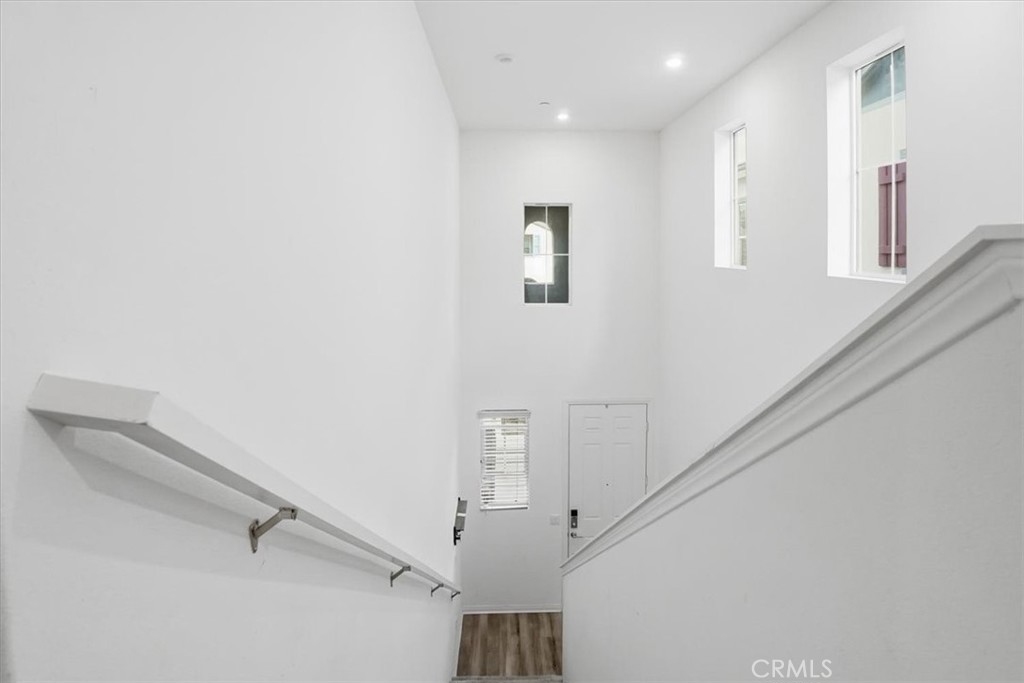https://media.crmls.org/medias/3effef21-c402-431b-b81c-0646e9a20be7.jpg?preset=X-Large