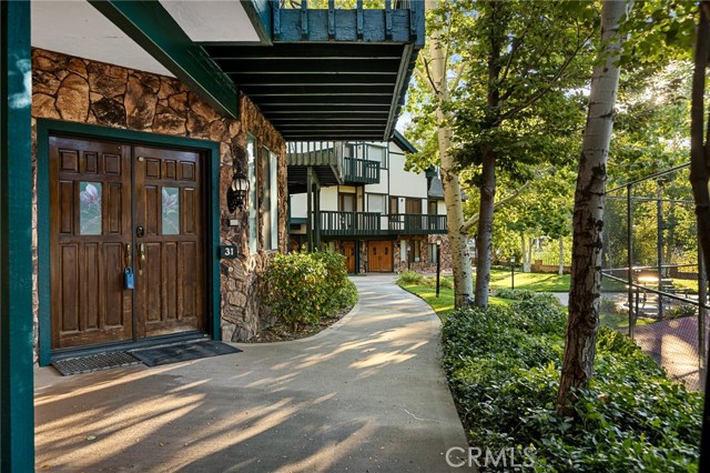 Detail Gallery Image 3 of 37 For 39802 Lakeview Dr #31,  Big Bear Lake,  CA 92315 - 2 Beds | 2/1 Baths