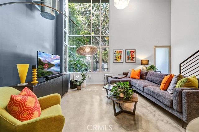 Detail Gallery Image 7 of 31 For 1120 N El Centro #5,  Los Angeles,  CA 90038 - 2 Beds | 2/1 Baths