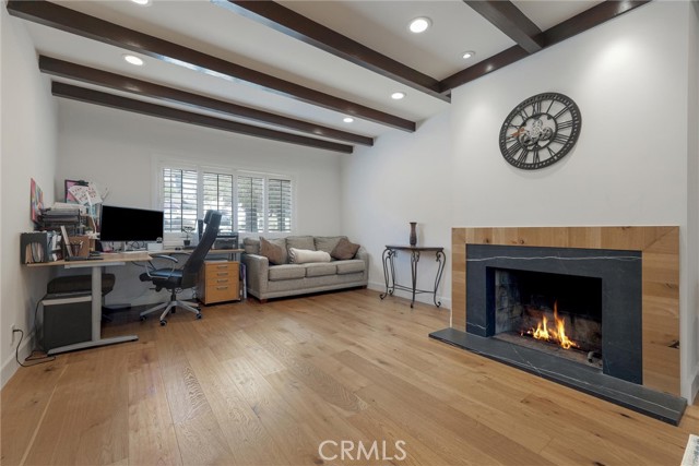 2528 N Orchard Drive, Burbank CA: https://media.crmls.org/medias/3f0138fe-8af6-4efa-adde-c2098df11196.jpg