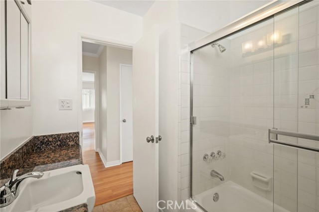12953 Moorpark Street, Studio City CA: https://media.crmls.org/medias/3f0174e2-8d16-4312-9b52-c95033d70a3a.jpg