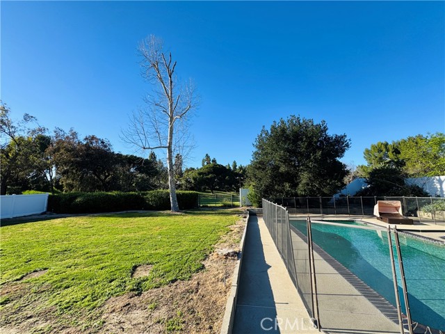 Detail Gallery Image 38 of 45 For 16737 Pineridge, Granada Hills,  CA 91344 - 4 Beds | 2/1 Baths