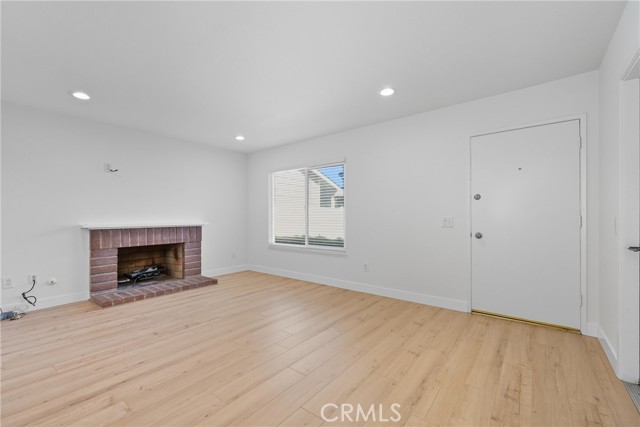 Detail Gallery Image 6 of 23 For 18061 Freshwater Cir, Huntington Beach,  CA 92648 - 3 Beds | 2 Baths