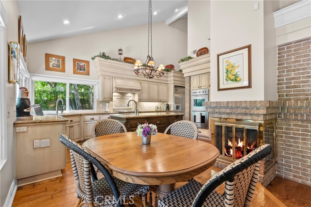 19222 Mayall Street, Northridge CA: https://media.crmls.org/medias/3f01b9fb-51f9-458b-a141-24320ce36d70.jpg