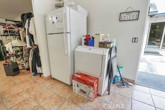18352 Bessemer Street, Tarzana CA: https://media.crmls.org/medias/3f01f9ce-540e-48d9-a158-00110e92debc.jpg