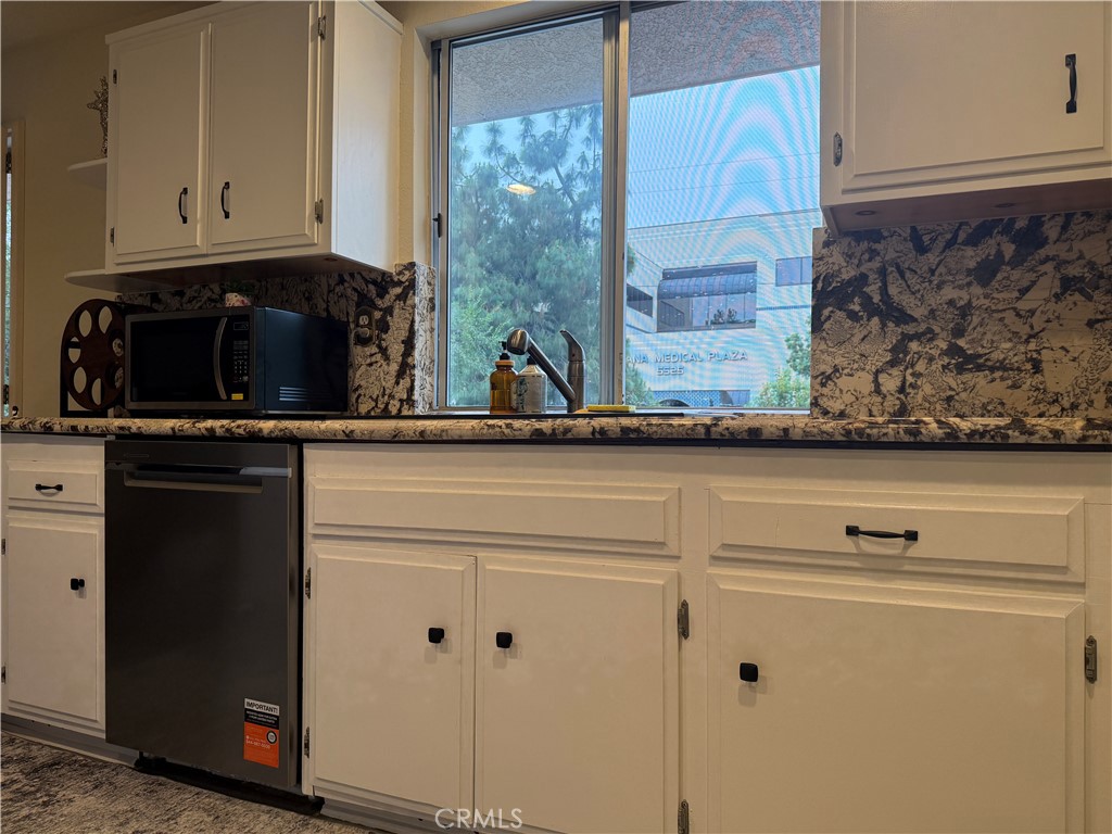 https://media.crmls.org/medias/3f020634-69b7-4406-9cb2-938927e56a42.jpg?preset=X-Large