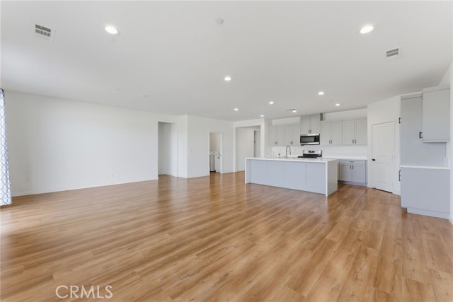 Detail Gallery Image 6 of 32 For 10710 Brookfield Dr, Riverside,  CA 92505 - 5 Beds | 3 Baths