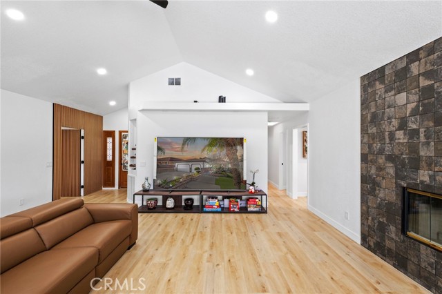 Detail Gallery Image 27 of 67 For 22731 Canyon Lake Dr, Canyon Lake,  CA 92587 - 4 Beds | 4 Baths