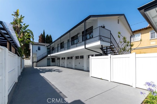 2420 Grant Avenue, Redondo Beach, California 90278, ,Residential Income,For Sale,Grant,SB25027922