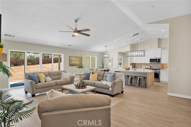 Detail Gallery Image 8 of 63 For 18525 Seaforth, Hesperia,  CA 92345 - 4 Beds | 2/1 Baths