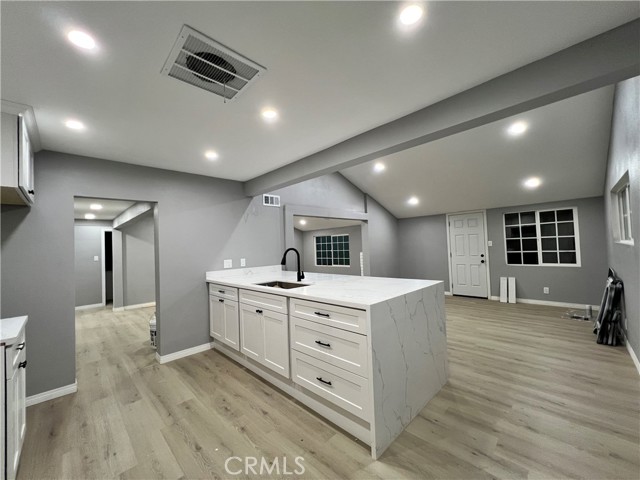 Detail Gallery Image 11 of 22 For 5651 Radford, Valley Village,  CA 91607 - 3 Beds | 2 Baths