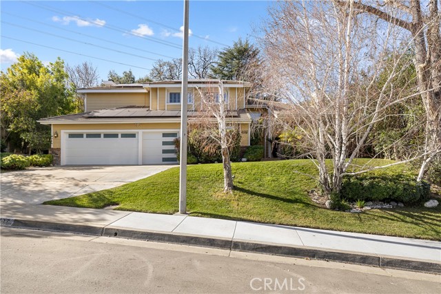 Detail Gallery Image 3 of 44 For 24587 Lola, Newhall,  CA 91321 - 5 Beds | 3 Baths