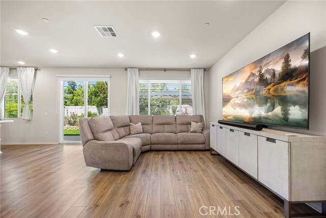 247 Lockhart Way, West Covina CA: https://media.crmls.org/medias/3f068582-f985-4a99-bbe5-b12a8e400774.jpg