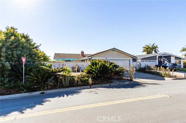 4101 Calle Mayo, San Clemente CA: https://media.crmls.org/medias/3f07122c-ac84-4b9a-bfac-de0b62cbe2ce.jpg
