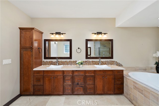 4630 Esparto Street, Woodland Hills CA: https://media.crmls.org/medias/3f0768b4-8d1f-43ee-8ca6-8d7b783152d8.jpg