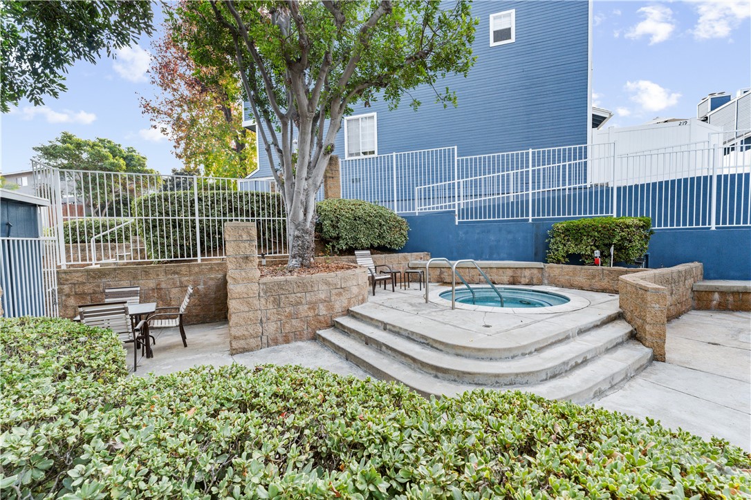 Detail Gallery Image 34 of 43 For 205 S Redwood Ave #H,  Brea,  CA 92821 - 3 Beds | 2/1 Baths