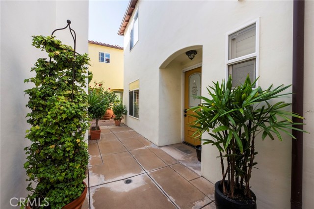 Detail Gallery Image 3 of 8 For 328 5th, Huntington Beach,  CA 92648 - 2 Beds | 2/1 Baths