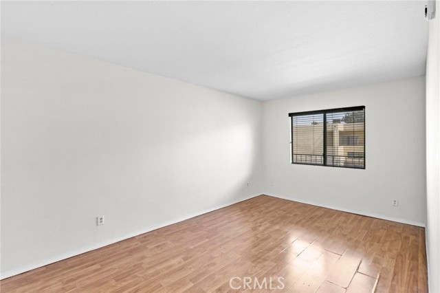 Detail Gallery Image 9 of 17 For 7045 Woodley Ave #211,  Van Nuys,  CA 91406 - 2 Beds | 2 Baths