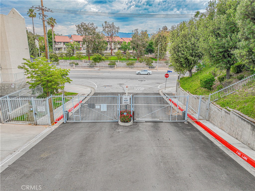 https://media.crmls.org/medias/3f09edcf-c91f-4eb3-bcde-a68fa6b49c5a.jpg?preset=X-Large