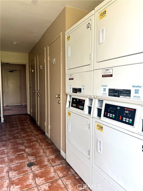 Detail Gallery Image 18 of 23 For 7826 Topanga Canyon, Canoga Park,  CA 91304 - 2 Beds | 2 Baths