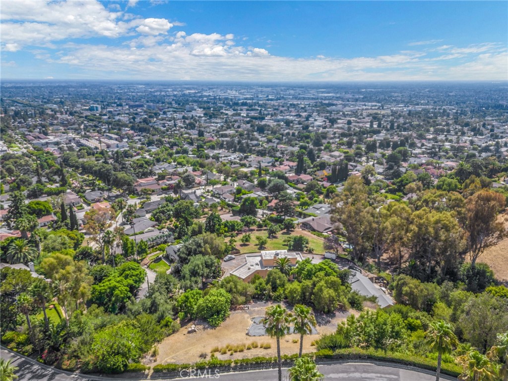 https://media.crmls.org/medias/3f0ac386-3b78-41a4-a208-816b4dca665f.jpg?preset=X-Large