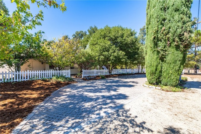 7990 San Gabriel Road, Atascadero CA: https://media.crmls.org/medias/3f0ac583-c42a-4e8d-94c5-28b5764c6553.jpg
