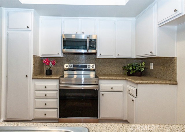 Detail Gallery Image 10 of 35 For 13606 La Jolla Cir #G,  La Mirada,  CA 90638 - 2 Beds | 2 Baths