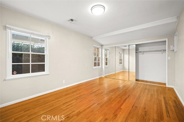 5715 Norwich, Van Nuys CA: https://media.crmls.org/medias/3f0aea4f-2c8e-4f2d-817b-2ba057726398.jpg