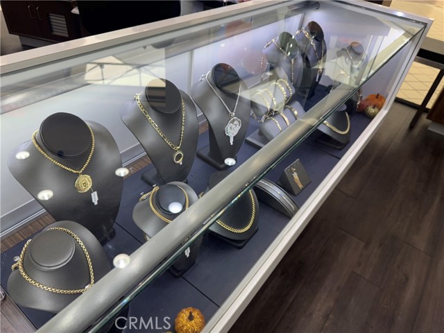 217 Stonewood Street, Downey CA: https://media.crmls.org/medias/3f0ba7ae-161b-431b-a452-4d7323b4d20d.jpg